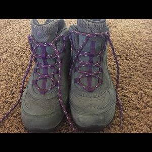 Merrell Women’s High Top Hiking Shoes Size 8.5